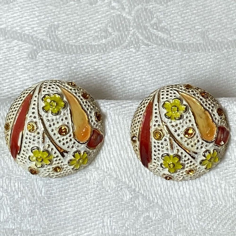 Vintage Retro 60s BSK Daisy White Round Enamel Rhinestone Yellow Flower Clip Ons